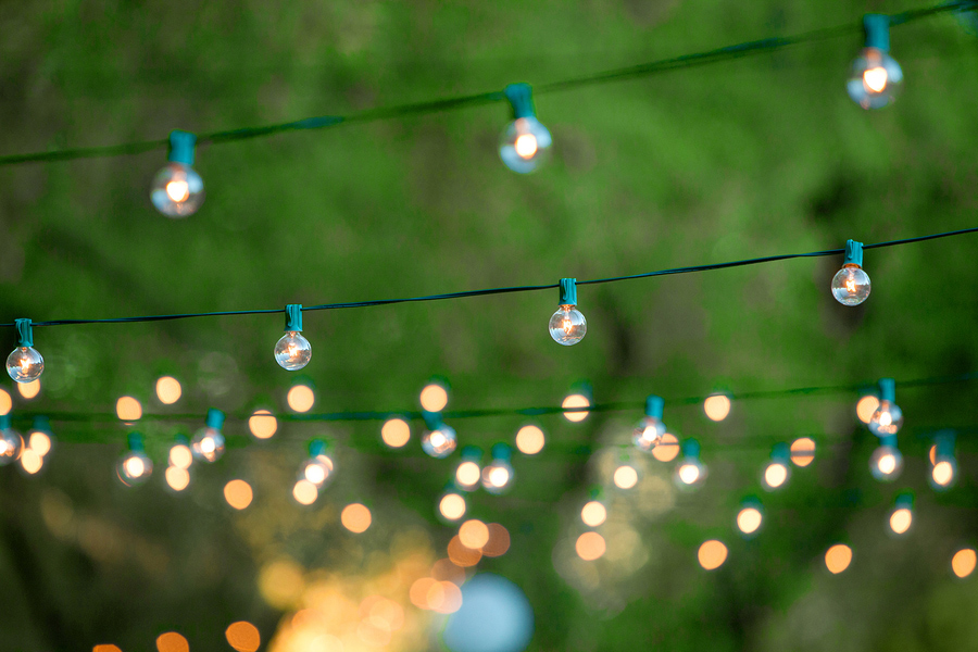 hanging-lights-for-backyard-party