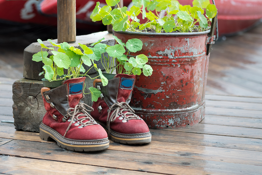 creative-planter-from-childs-hiking-boots