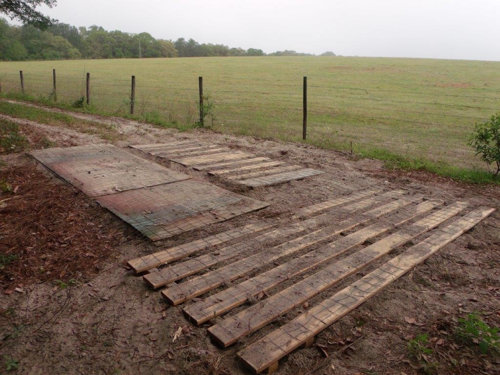 Upcycling pallets for a driveway