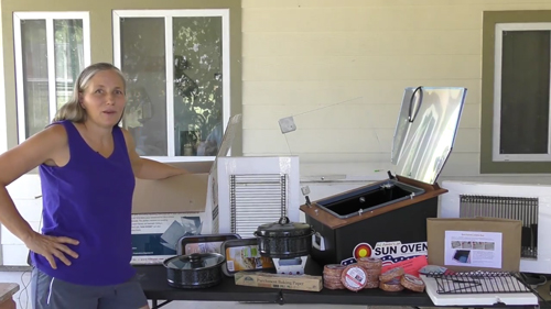 Easy outdoor kitchen: cook with the sun using a sun oven!