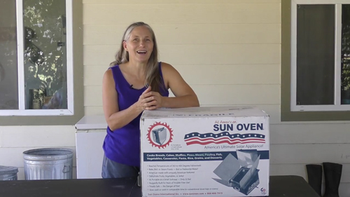 Easy outdoor kitchen: cook with the sun using a sun oven!