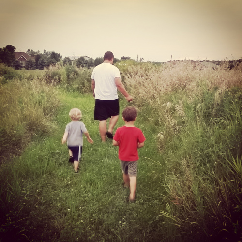 kids-gardening-dadandboys