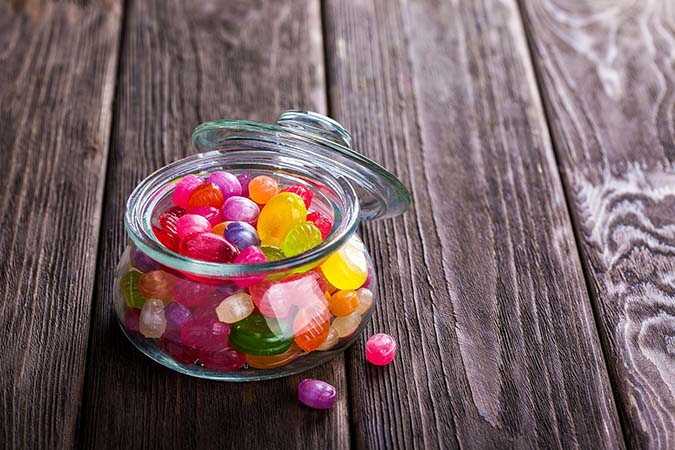Hard candy can cause tooth pain (The Grow Network)