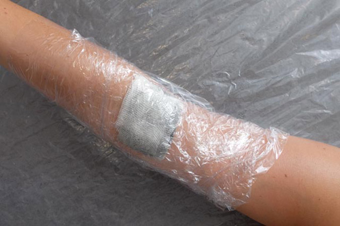 How to use a poultice (The Grow Network) How to use a poultice (The Grow Network)