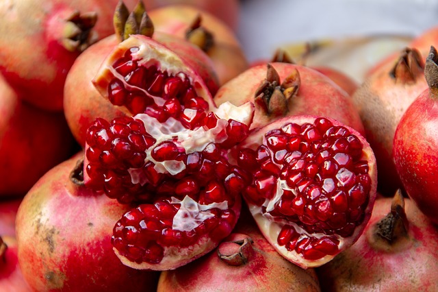 How_To_Grow_Fruit_Trees_From_Seed-Pomegranates-The_Grow_Network