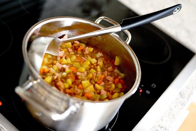 How_To_Stay_Warm_Outside_In_Winter-The_Grow_Network-Eat_Spicy_Soup