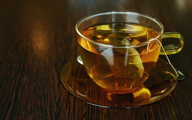 How_To_Stay_Warm_Outside_In_Winter-The_Grow_Network-Hot_Tea
