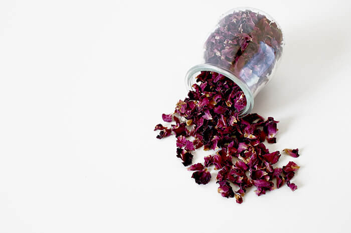How to dry fresh rose petals